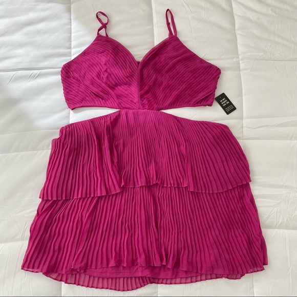 Express Dresses & Skirts - Express Cutout Pleated Dress (XL)